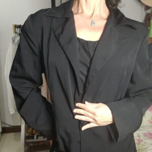 Blazer preto com ombreiras