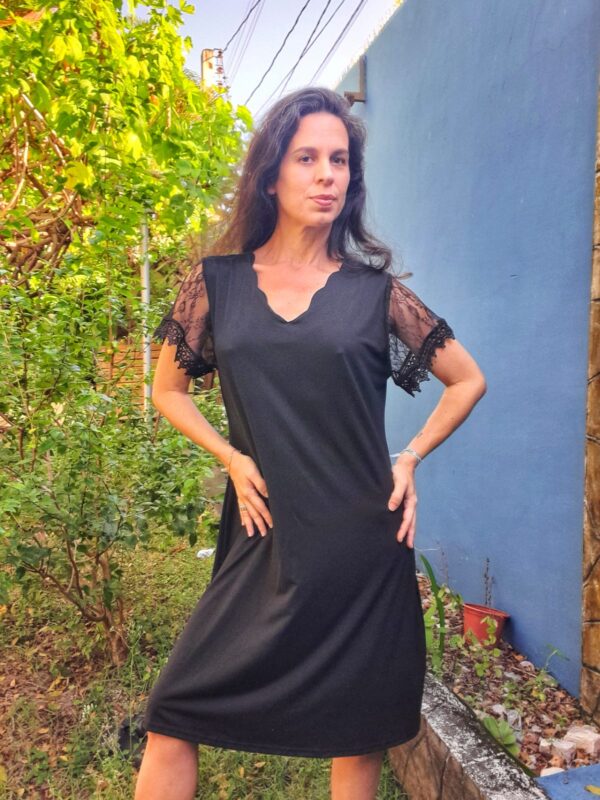 Vestido preto com renda - tam G