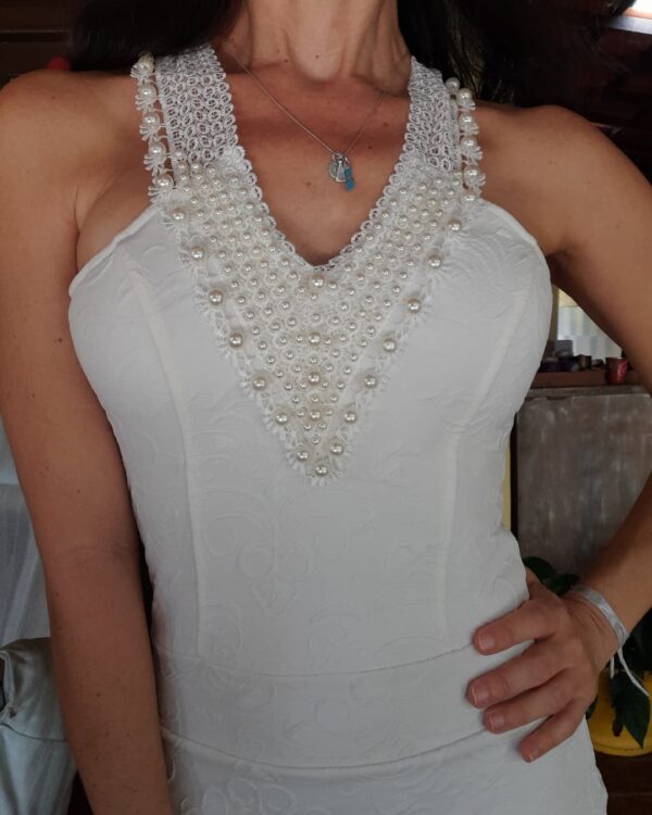 Vestido branco com pérolas, renda e bojo - Modas Mikaela - tam M - Image 6