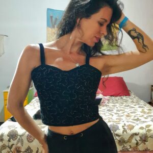 Top / Cropped preto com bordado de miçangas – Fatalita – tam 42