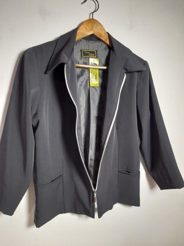 Blazer preto com ombreiras - Tua Cara - Image 5