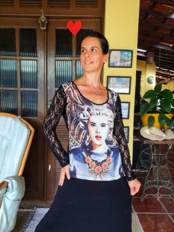 Blusa estampada manga comprida de renda - Think - tam M