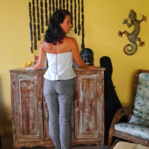 Calça quadriculada preto e branca – Zara – tam P