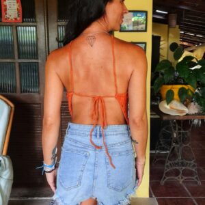 Blusa laranja de crochê costas nuas – tam P