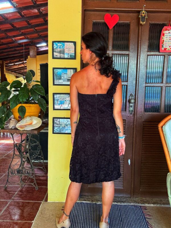 Vestido preto com um ombro só - tam M - Image 3