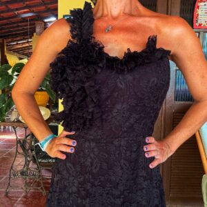 Vestido preto com um ombro só – tam M