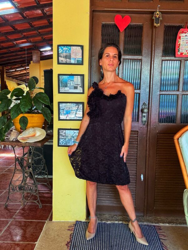 Vestido preto com um ombro só - tam M
