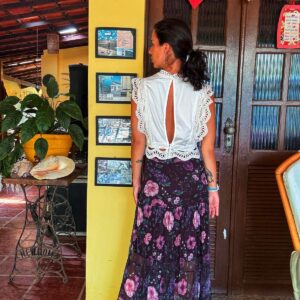 Saia longa preta estampa de flores – tam M