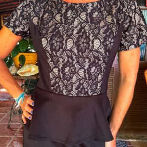 Vestido preto com babado e renda – Enfocus Studio – tam P