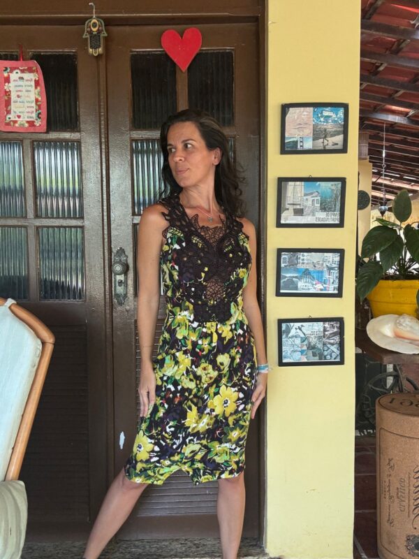 Vestido estampa florida amarelo e preto com renda - tam M - Image 5