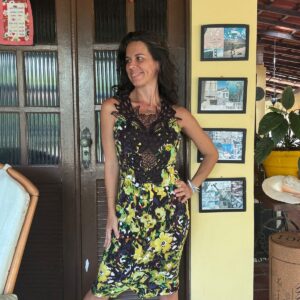 Vestido estampa florida amarelo e preto com renda – tam M
