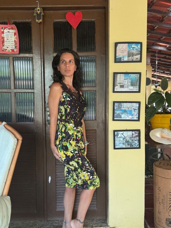 Vestido estampa florida amarelo e preto com renda - tam M - Image 2