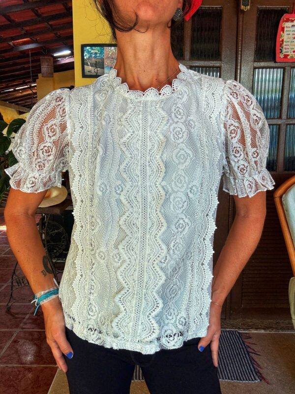 Camisa branca de renda - Simplee - tam M