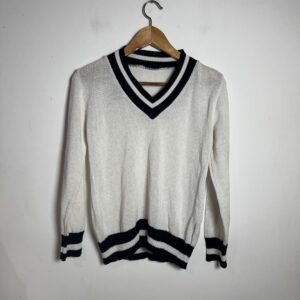 Sueter branco com detalhes pretos – tam 38