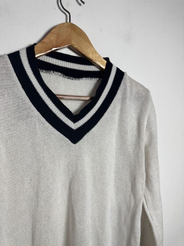 Sueter branco com detalhes pretos - tam 38 - Image 2