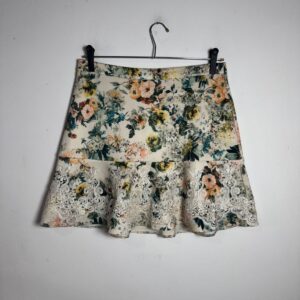 Short saia estampa de flores e detalhes de renda – Enzo – tam P