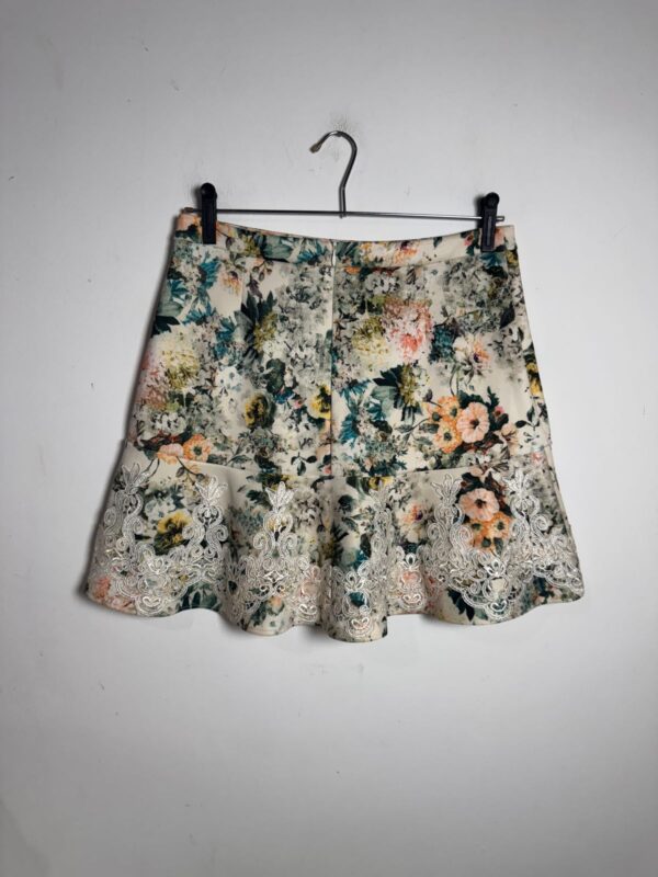Short saia estampa de flores e detalhes de renda - Enzo - tam P - Image 3