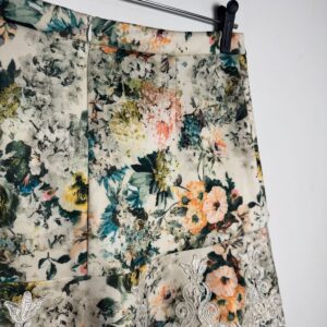 Short saia estampa de flores e detalhes de renda – Enzo – tam P