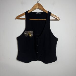 Blusa preta com detalhes de bordado – Erre erre – tam M