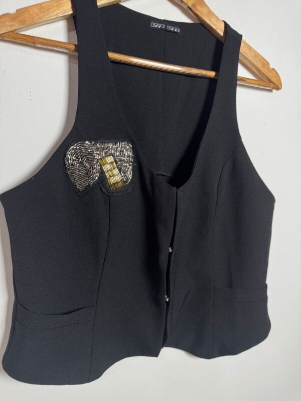 Blusa preta com detalhes de bordado - Erre erre - tam M