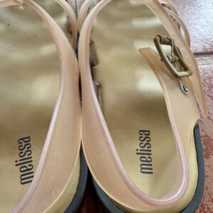 Sandália fechada bege translúcido – Melissa – tam 37