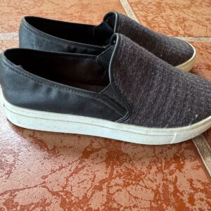 Tenis slip on preto – Gabriela – tam 34 / 35