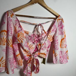 Top com manga e estampa rosa – tam P / M