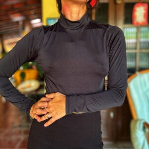 Blusa preta com manga comprida – tam P