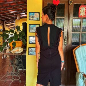 Blusa preta de renda – tam P