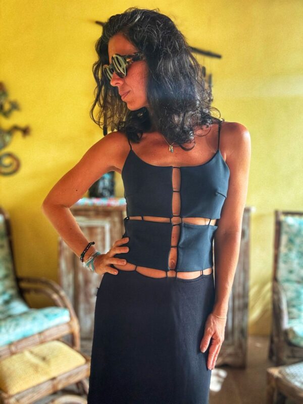 Vestido preto com recortes na frente - Caos - tam M - Image 5