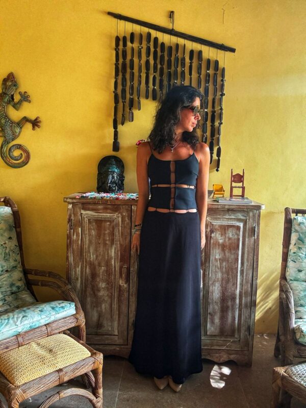 Vestido preto com recortes na frente - Caos - tam M - Image 4
