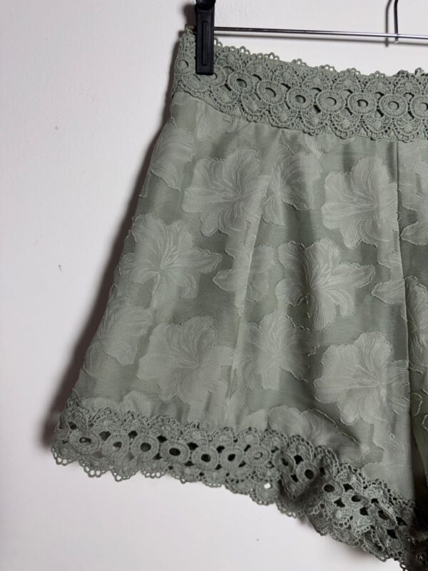 Short de renda verde acinzentado - Luxxel - Tam M *NOVO* - Image 5