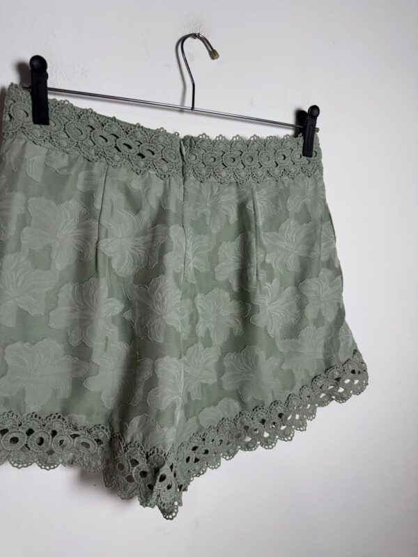 Short de renda verde acinzentado - Luxxel - Tam M *NOVO* - Image 3