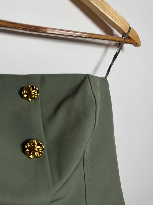 Blusa verde tomara que caia com botões dourados - Express - tam P *NOVO* - Image 3