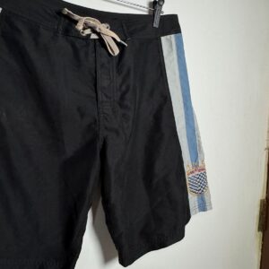 Bermuda surf preta com detalhes na lateral – Mandi – tam 40
