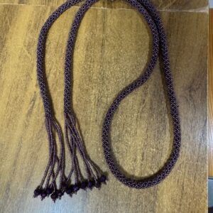 Colar vinho com miçangas