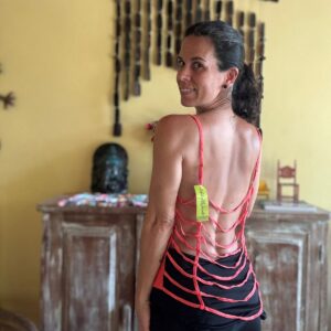 Blusa coral com detalhes nas costas – tam M