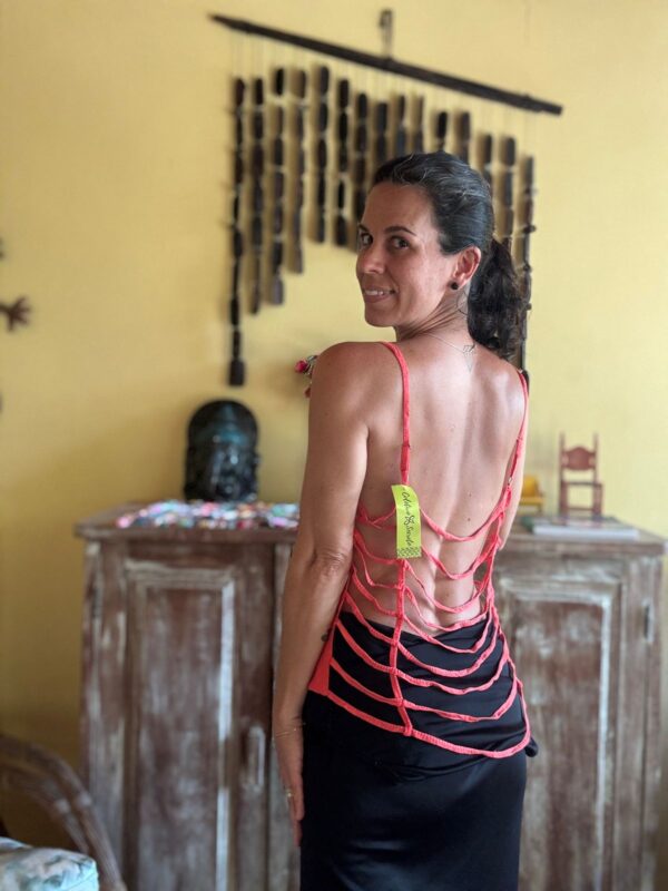 Blusa coral com detalhes nas costas - tam M
