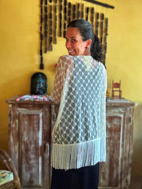 Kimono de renda com franjas - Amissima - Image 3