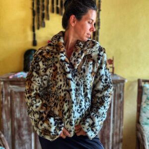 Casaco de pelúcia animal print – Cotawa – tam 38