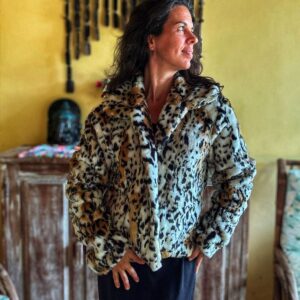 Casaco de pelúcia animal print – Cotawa – tam 38