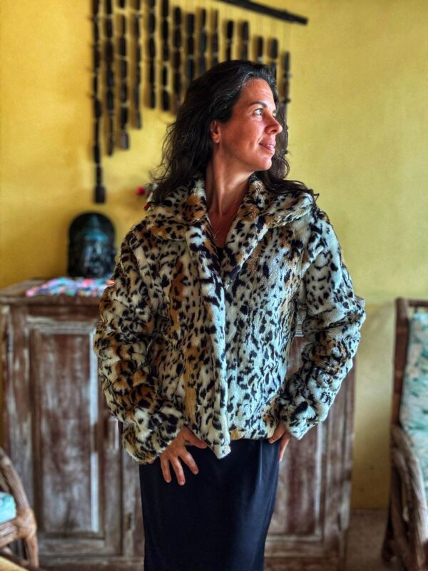 Casaco de pelúcia animal print - Cotawa - tam 38