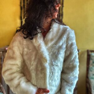 Casaco branco de pelúcia – tam 38