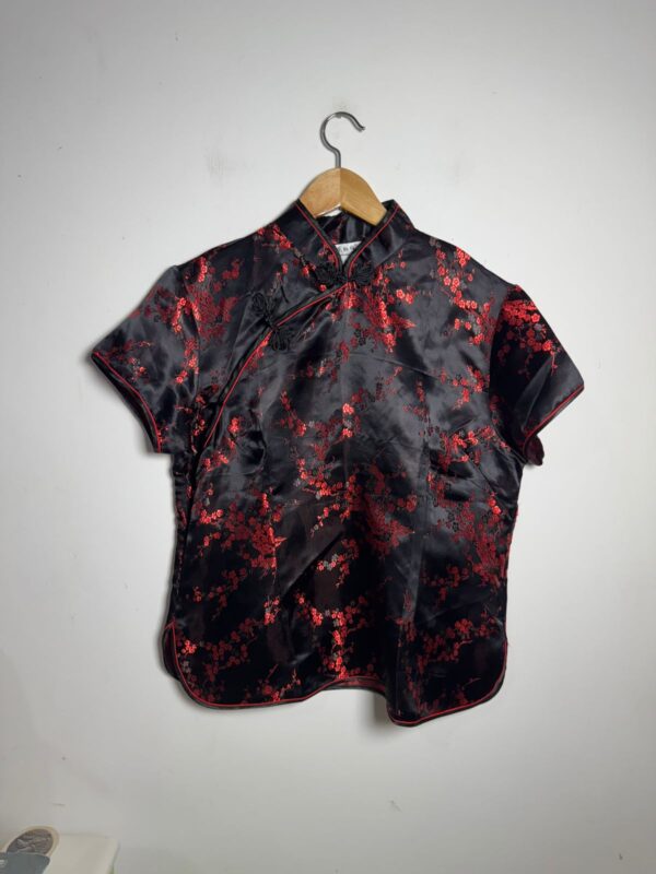 Blusa oriental preta detalhes vermelhos - Nahong - tam G - Image 2