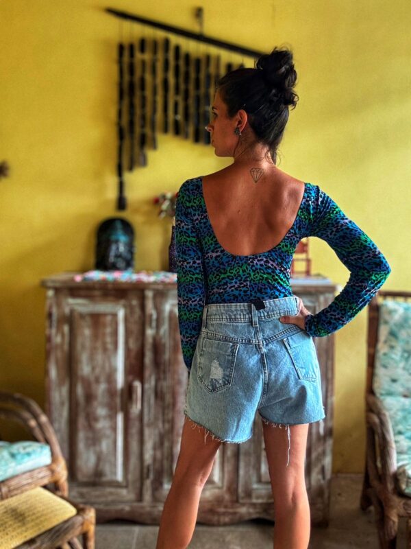 Body manga comprida azul e verde animal print - Cocci Modas - tam M - Image 2