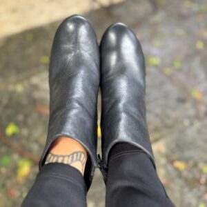 Bota de couro preta – Arezzo – tam 38