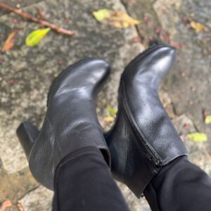 Bota de couro preta – Arezzo – tam 38