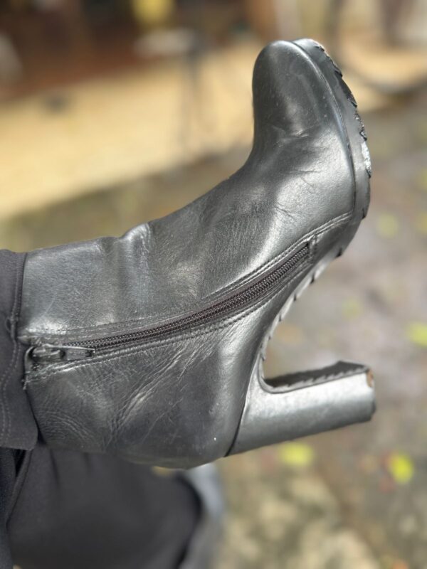 Bota de couro preta - Arezzo - tam 38 - Image 3
