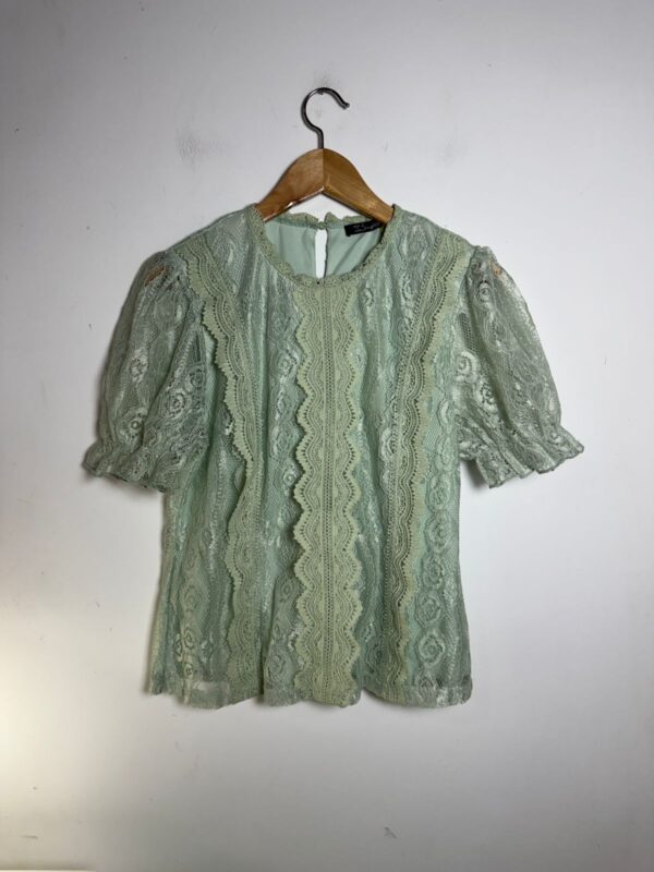 Camisa de renda verde claro - Simplee - tam G
