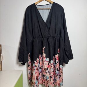 Vestido preto com estampa de flores – Shein – tam 4XL